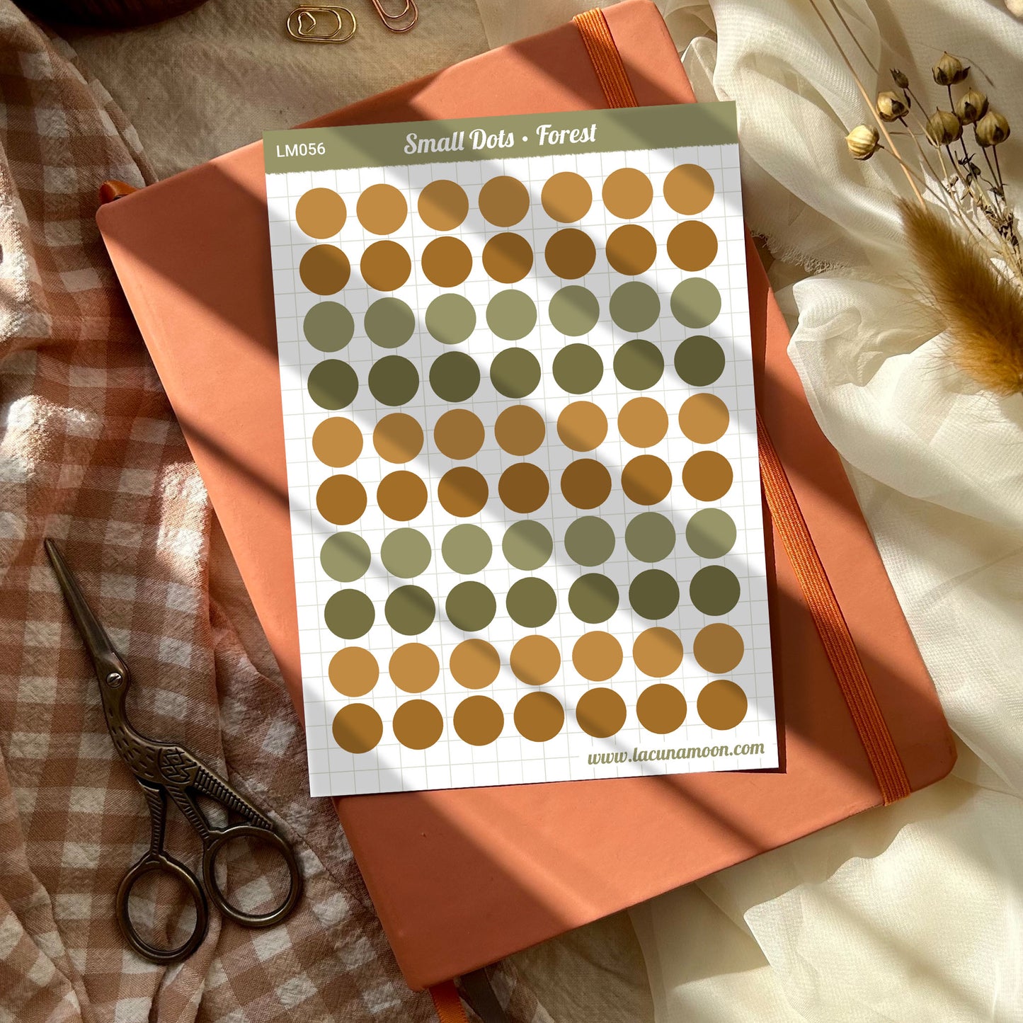Small circles stickers in earthy forest colours